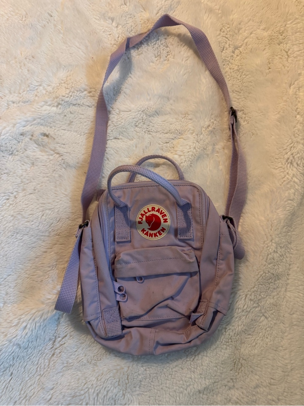 Fjallraven Kånken Mini Crossbody Bag in Lavender Purple